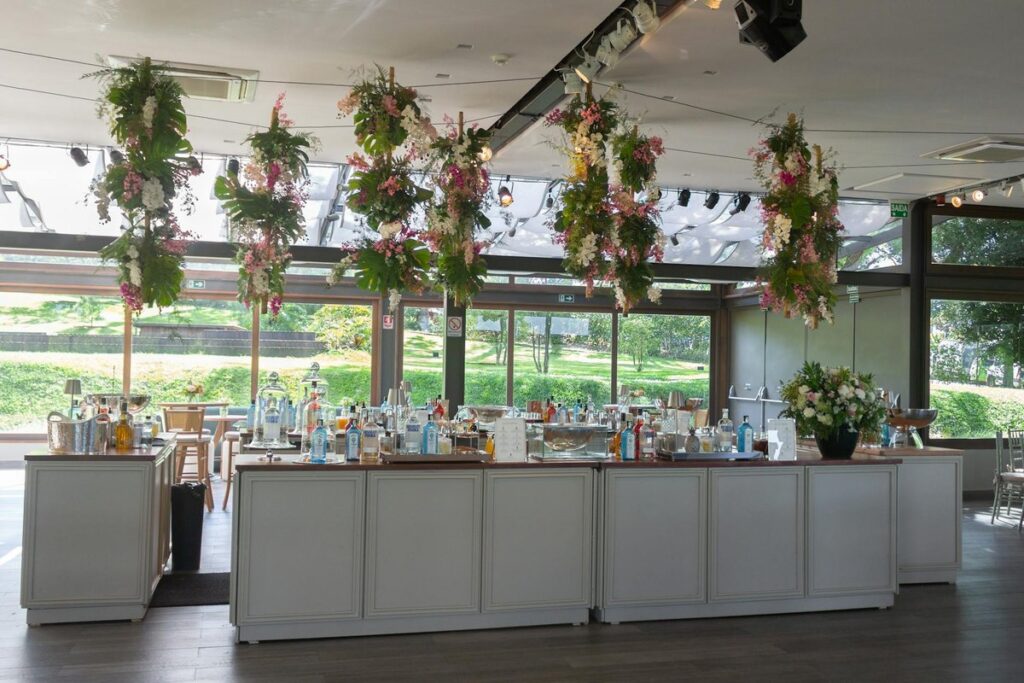 Sophisticated indoor wedding bar setup with vibrant floral arrangements in São Paulo.
