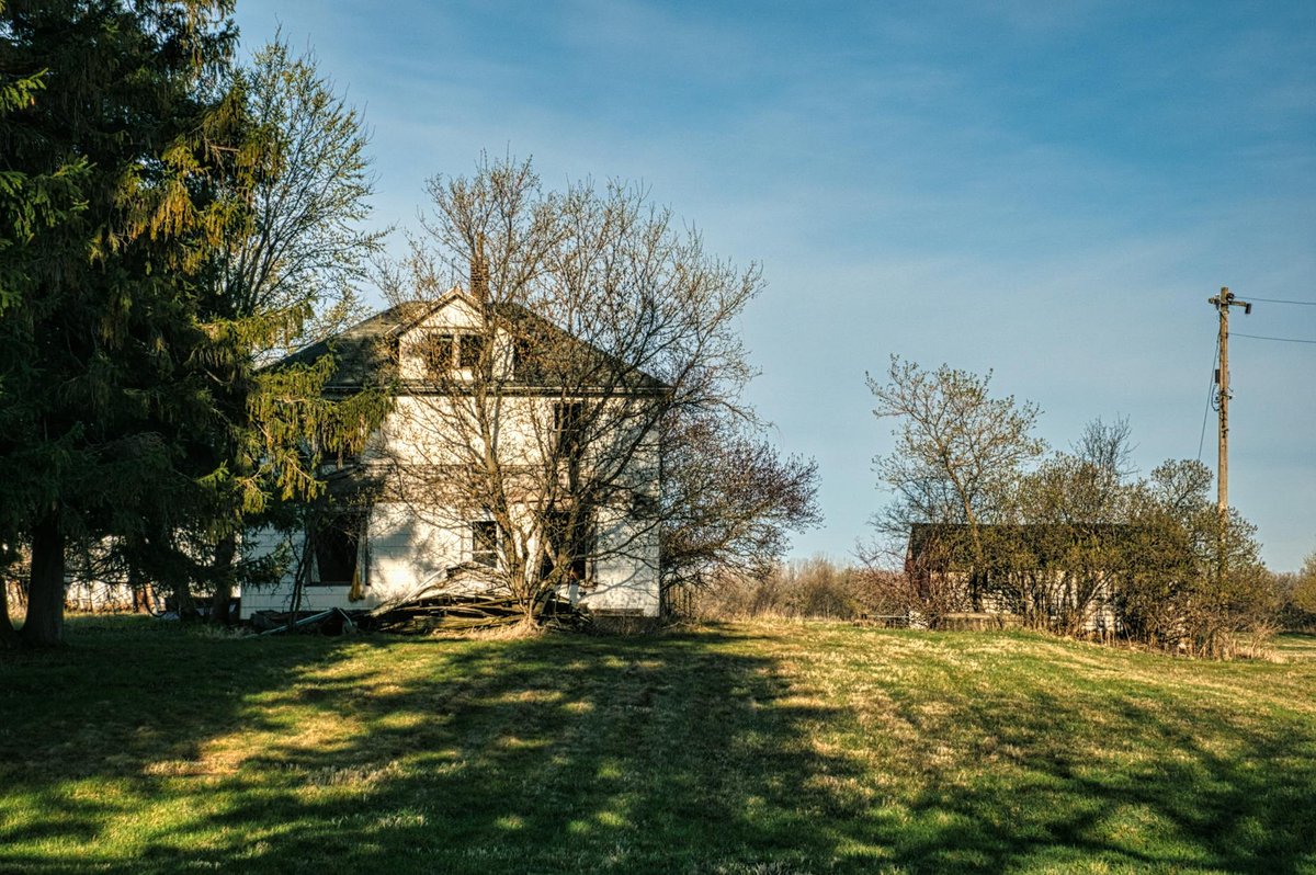 A tranquil rural scene featuring a house amidst lush greenery in Minnesota, USA.